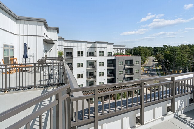 1BD,1BA - 1,643SF - Patio