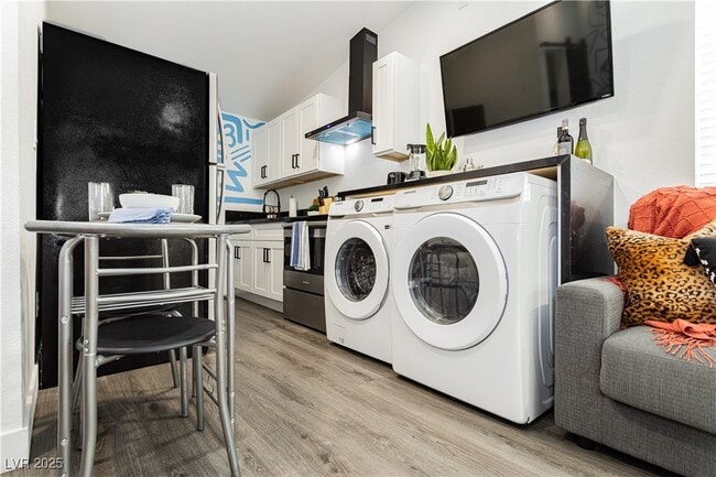 Photo - 522 E St Louis Ave