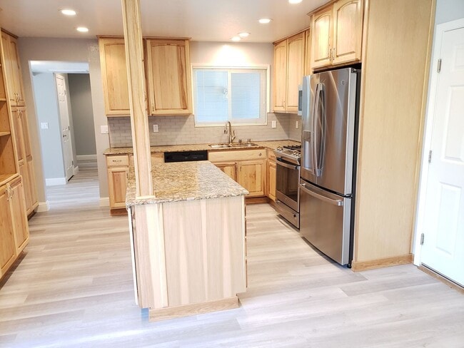 Photo - 4 Bed 2 Bath with Beautiful Large Yard!!