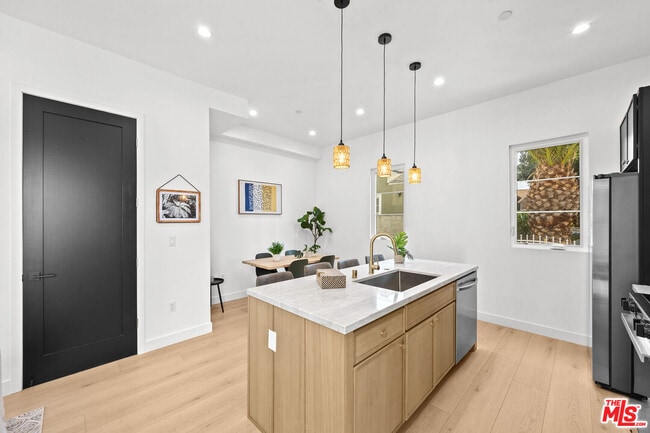 Photo - 2324 S Dunsmuir Ave