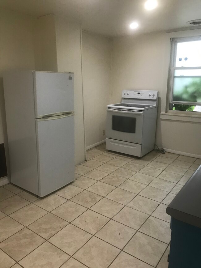 Photo - 517 W State St