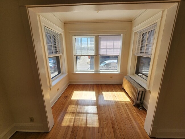 Photo - 3348-1 W Sunnyside 1bed/1bath Unit 3348-1