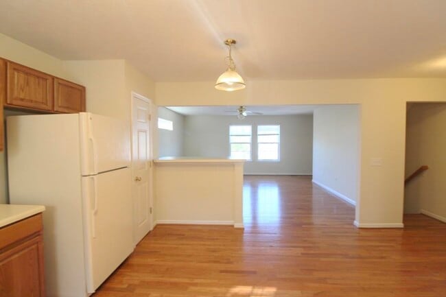 Photo - 351 Emerson Ln