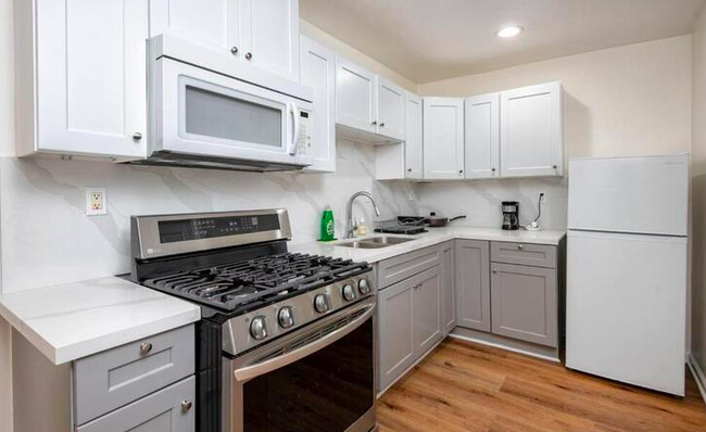 Photo - 1163 W 38th St Unidad 2A Rental