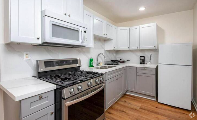Building Photo - 1163 W 38th St Unit 2 Rental