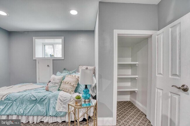 Photo - 829 N Montford Ave