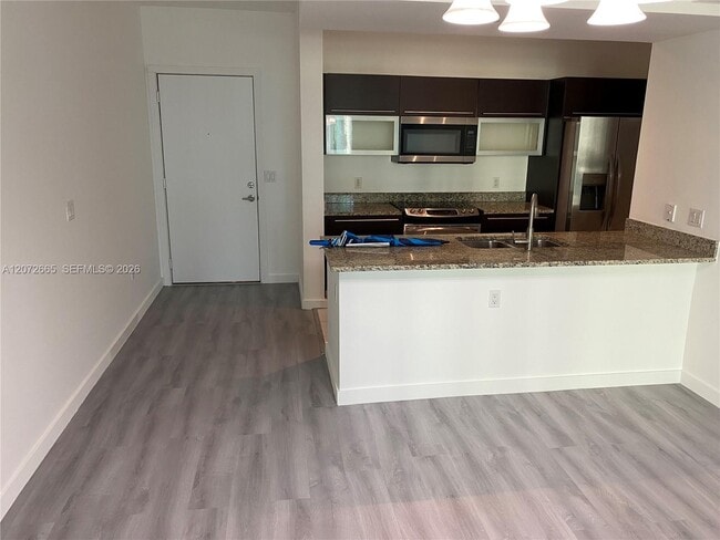 Building Photo - 950 Brickell Bay Dr Unit 801