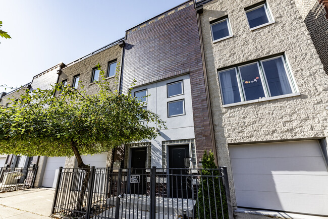 Photo - 448 N Carpenter St Townhome