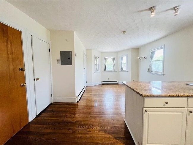 Building Photo - 189 Concord Ave Unit Concord Studio