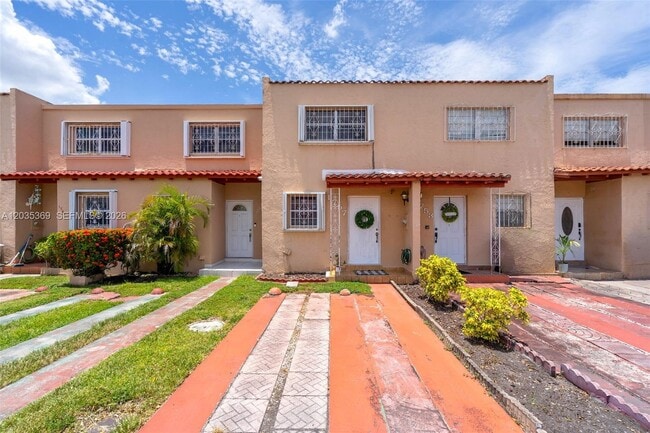 Photo - 1757 W 57th St Unit 211