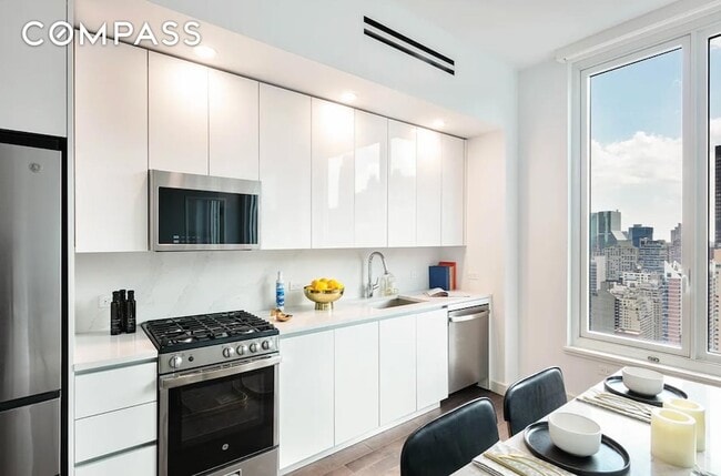 Photo - 232 E 54th St