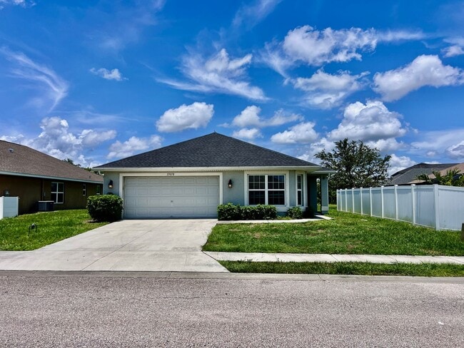 Building Photo - NO APPLICATION FEES! Move in today! 3 bedr... Rental