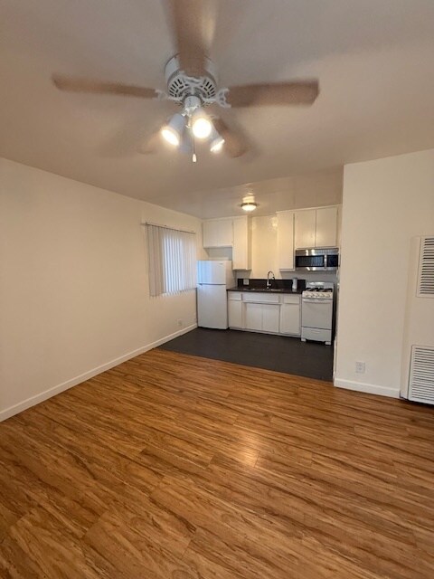 Photo - Westwood Plaza Apartments