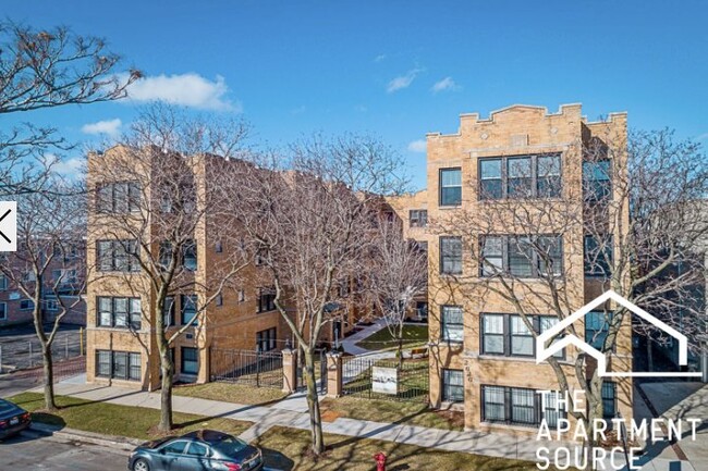 Photo - 2618 N Rockwell St Unit 2