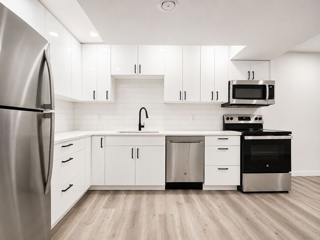 Photo - 20435 25 Av NW