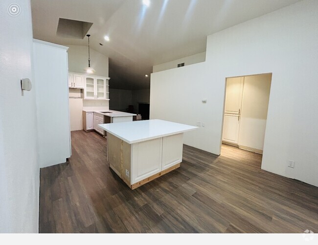 Building Photo - 2034 Riverbirch Dr Rental