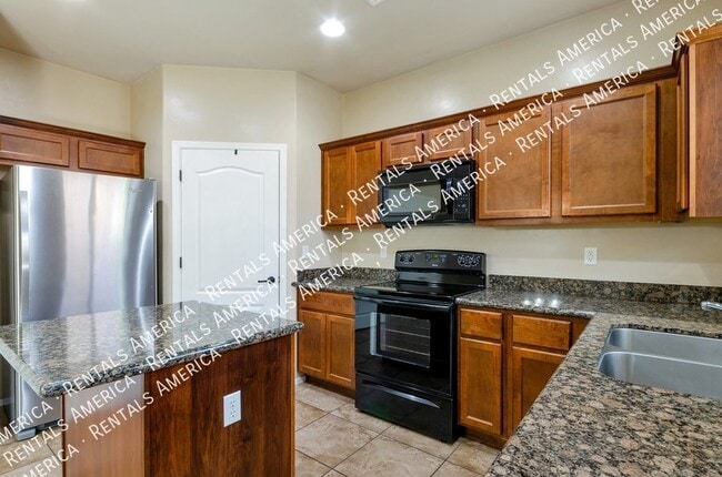 Photo - 3830 E 3rd St