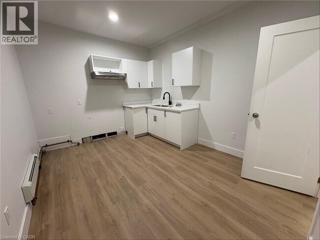 Photo - 803 King St Unité 5