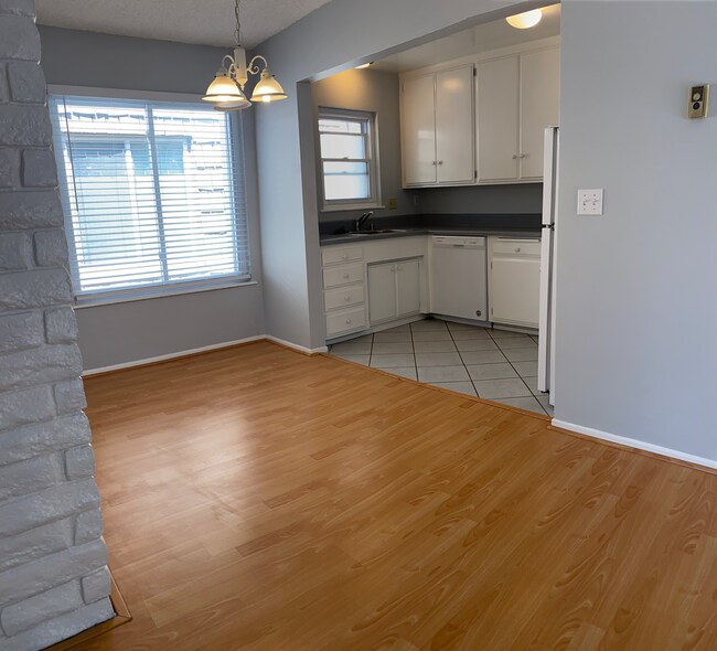 Photo - 312 E Bay Ave Unit B