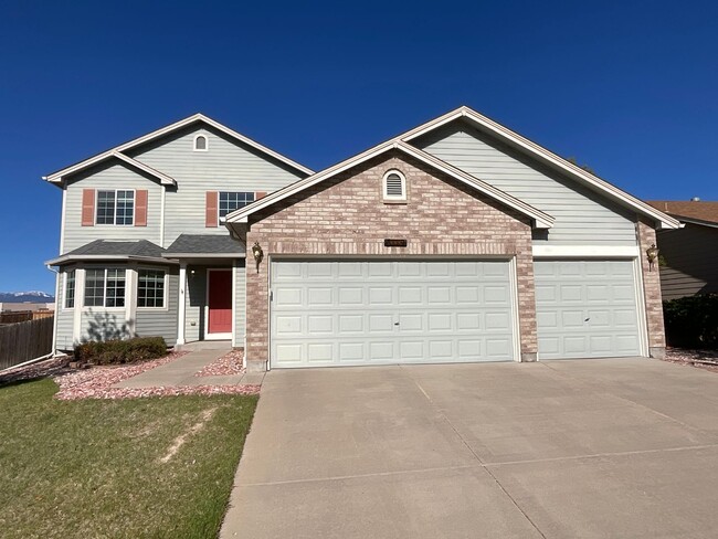 3 Bedroom Home Available Near N Powers Blv... - 3 Bedroom Home Available Near N Powers Blv...