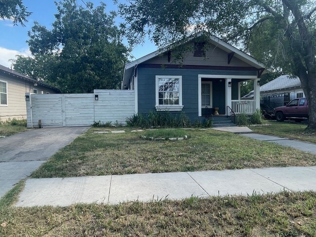 Building Photo - Woodlawn Gem!! Rental