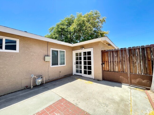 Building Photo - Cozy Studio ADU With Storage Shed Rental