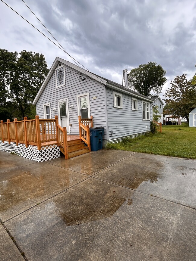 Photo - 9609 Maplewood St