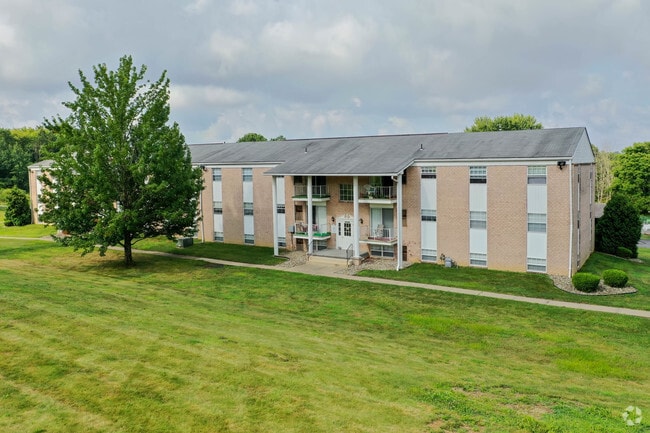 Hermitage Hills Apartments - Hermitage Hills Apartments