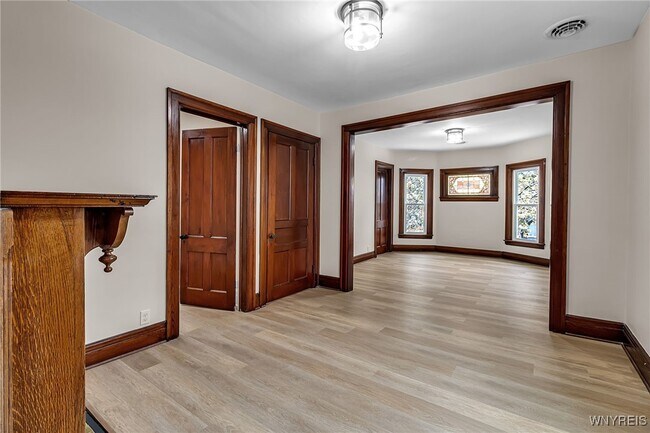 Photo - 404 Parkdale Ave Apartment