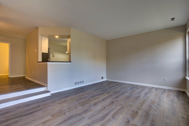Photo - 1302 Foxmeadow Cir