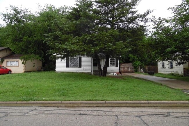 Building Photo - Blend of comfort and convenience Rental