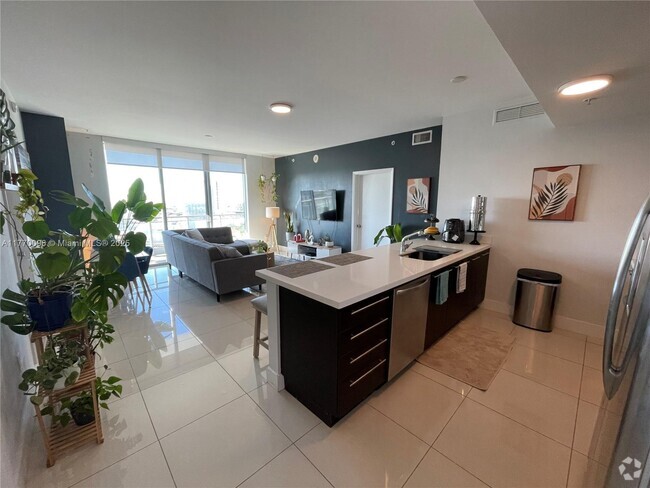 Building Photo - 90 SW 3rd St Unit 2706 Rental