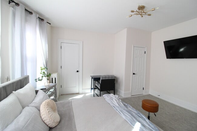 Photo - 800 Monroe Ave