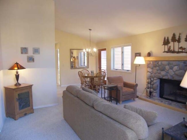 Building Photo - 1 Bedroom in McCloud! 2 Blocks from Incli... Unit 160 Rental