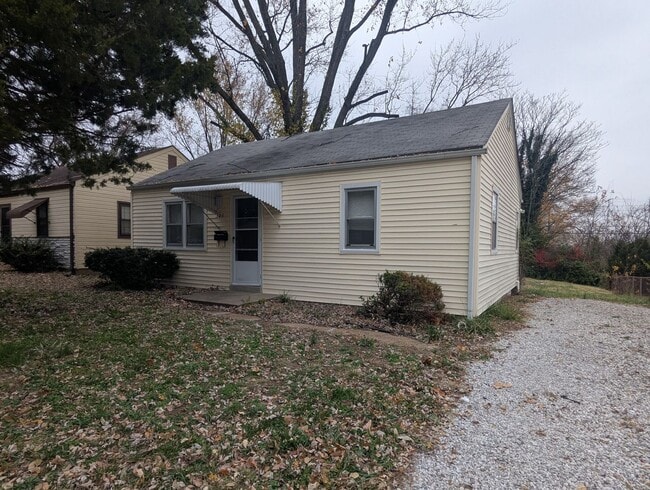 Building Photo - 306 Mueller Ave