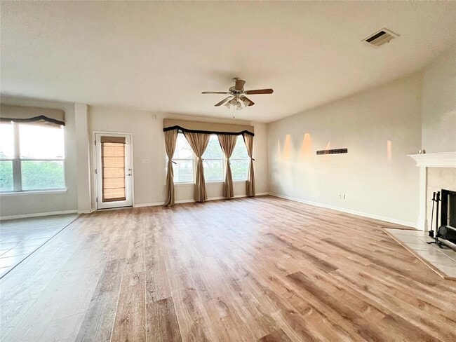 Photo - 1103 Apollo Ln