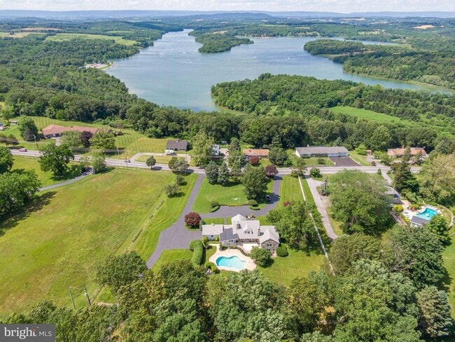 Photo - 558 Brownsville Rd