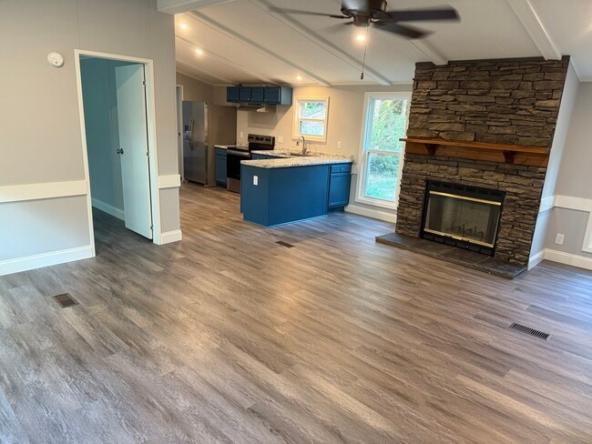 Building Photo - 1316 Robinson Rd Rental