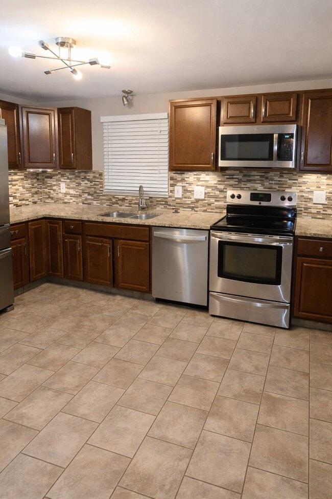 Photo - 1260 Komura Ct