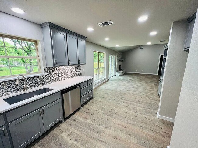 Photo - NO HOA - 4/2 Large Privacy Fenced Yard, Ac...