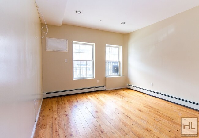 2 Bed 2 Bath On Dekalb Ave. - 2 Bed 2 Bath On Dekalb Ave. Apartment Unit 1