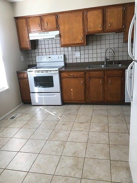 Kitchen - 6030 Sunwood Pl