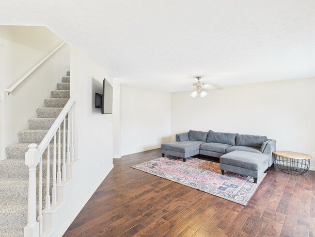 Photo - 201 Greenleaf Dr