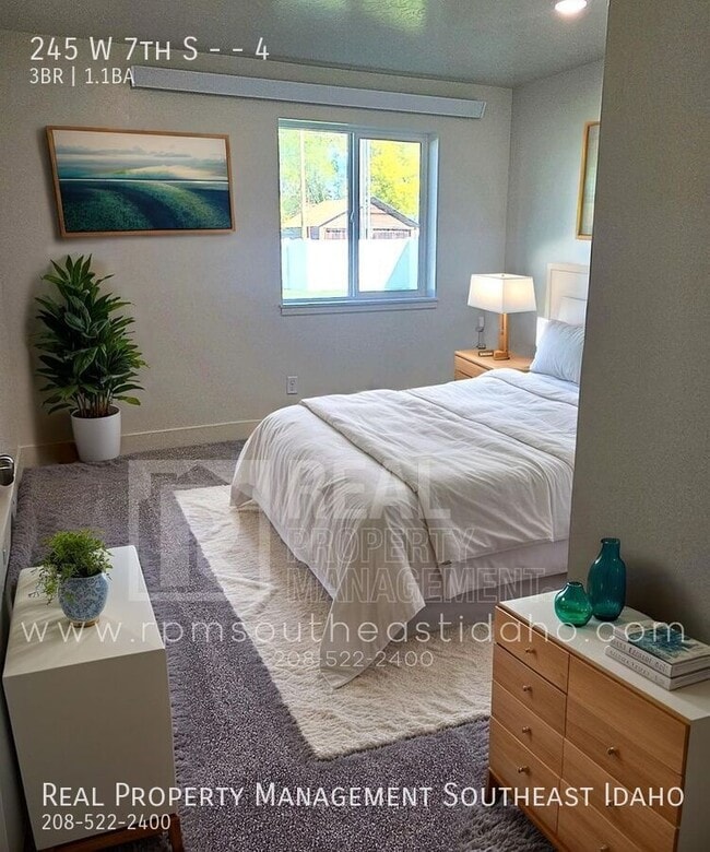 Building Photo - 245 W 7th S Unit 4