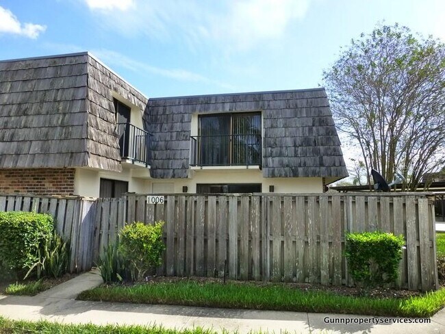 Photo - 1006 Royal Oak Blvd House