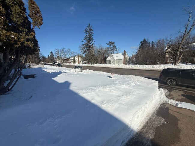 Photo - Duluth MN 6-Bedroom - 2-Bath - 2-Car Garage