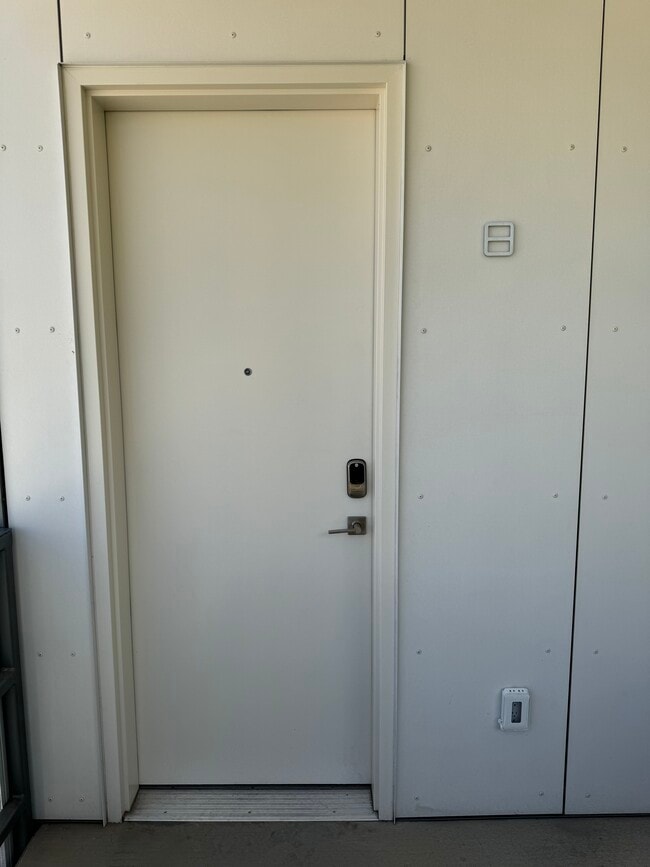 Photo - 120 W 900 S Apartments Unit 8 - City Solitude