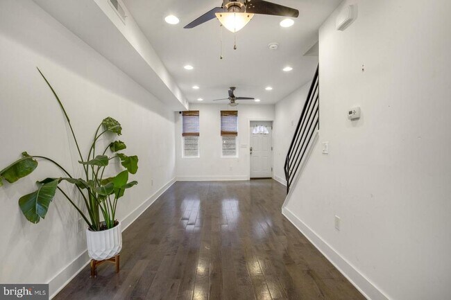 Photo - 1937 E Sergeant St