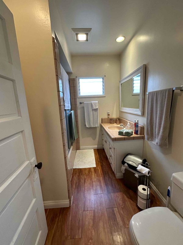 Photo - 867 W 9th St