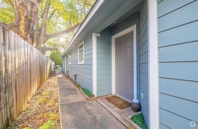 Building Photo - 305 N Ennis St Unit B Rental